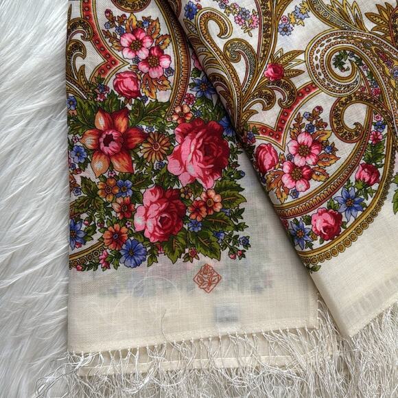Platkiru Russian Ivory and Pink Paisley Scarf - Picture 2 of 6